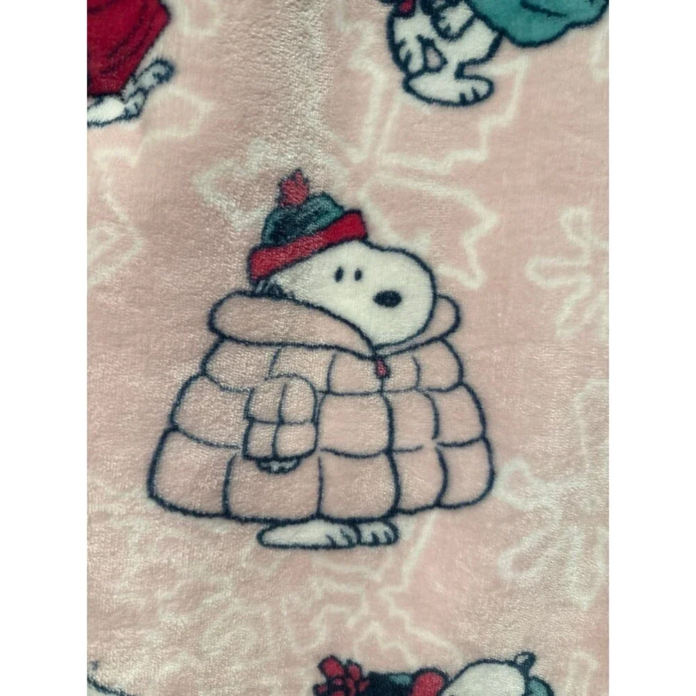 SNOOPY HOLIDAY PUFFER JACKET REVERSIBLE PLUSH THROW BLANKET